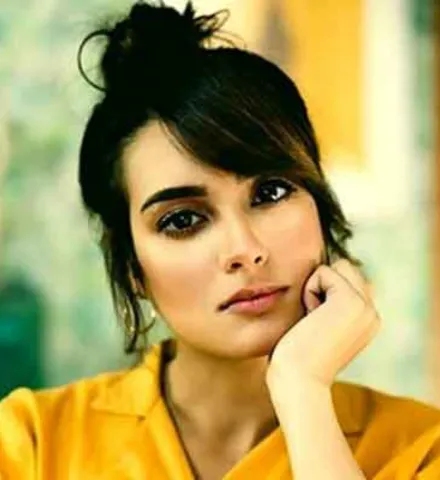 Iqra Aziz
